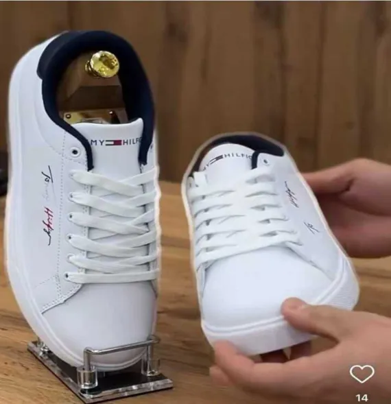 Zapatillas Deportivas Blancas Casuales con Detalles en Azul