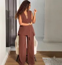 Conjunto Elegante de Dos Piezas en Tono Marrón con Chaleco Largo Sin Mangas y Pantalón Wide Leg para Mujer