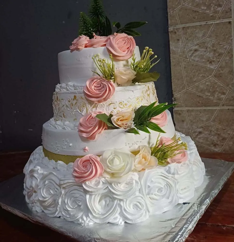Tarta de Bodas de Cuatro Pisos con Flores Rosas, Detalles