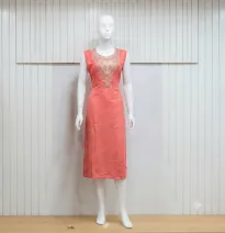 Vestido Largo Sin Mangas Coral con Bordados Dorados - Túnica Elegante y Sutil