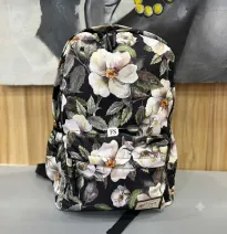 Mochila Escolar Infantil con Estampado Floral Estilo Acuarela y Fondo Negro - Marca SRA