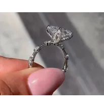 Anillo de aniversario y compromiso con moissanita
