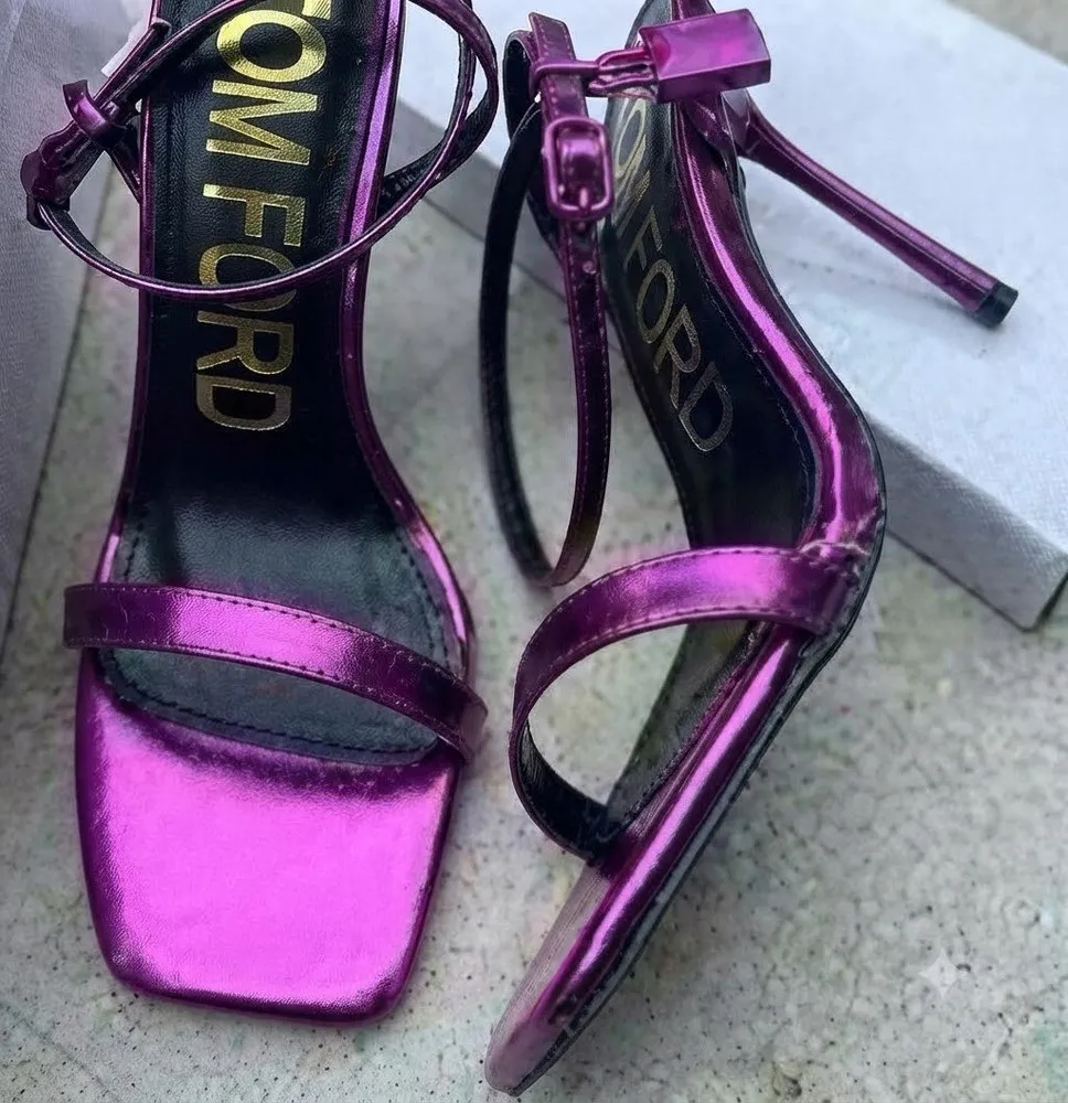 Padlock Charm Ankle Strap Stiletto High Heels – Sandalias de Tacón Alto con Tira al Tobillo y Dije de Candado Colgante para Muje