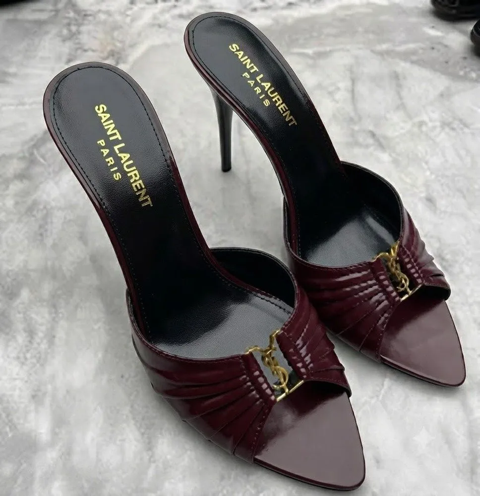 Sandalias Destalonadas de Tacón Alto con Fruncido y Logotipo