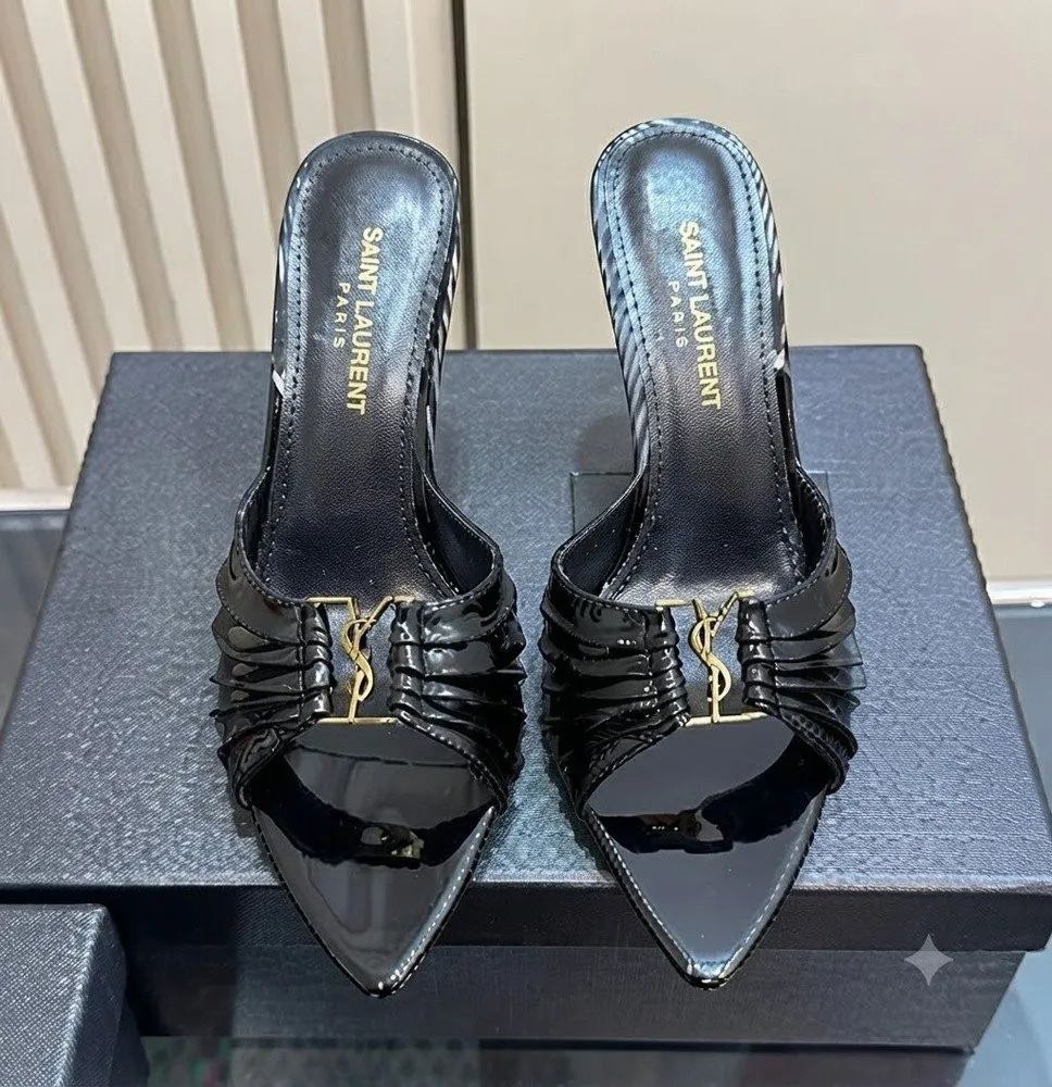 Sandalias Destalonadas de Tacón Alto con Fruncido y Logotipo