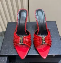 Sandalias Destalonadas de Tacón Alto con Fruncido y Logotipo