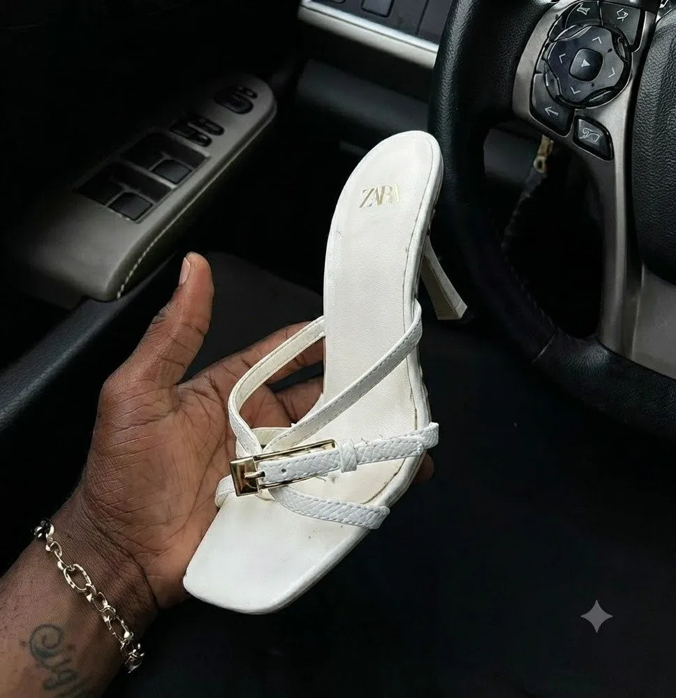 Sandalias Destalonadas de Tacón Bajo con Tiras y Hebilla Decorativa para Mujer