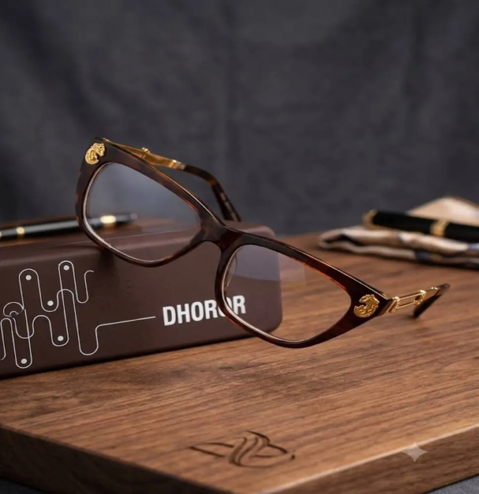 Gafas Estilo Ojo de Gato con Estampado Carey, Detalles Dorados y Patillas Metálicas para Mujer